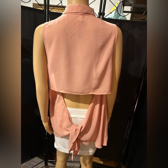 BCBGeneratio peach/pink tie back, sleeveless blouse. Sz M - Picture 3 of 8